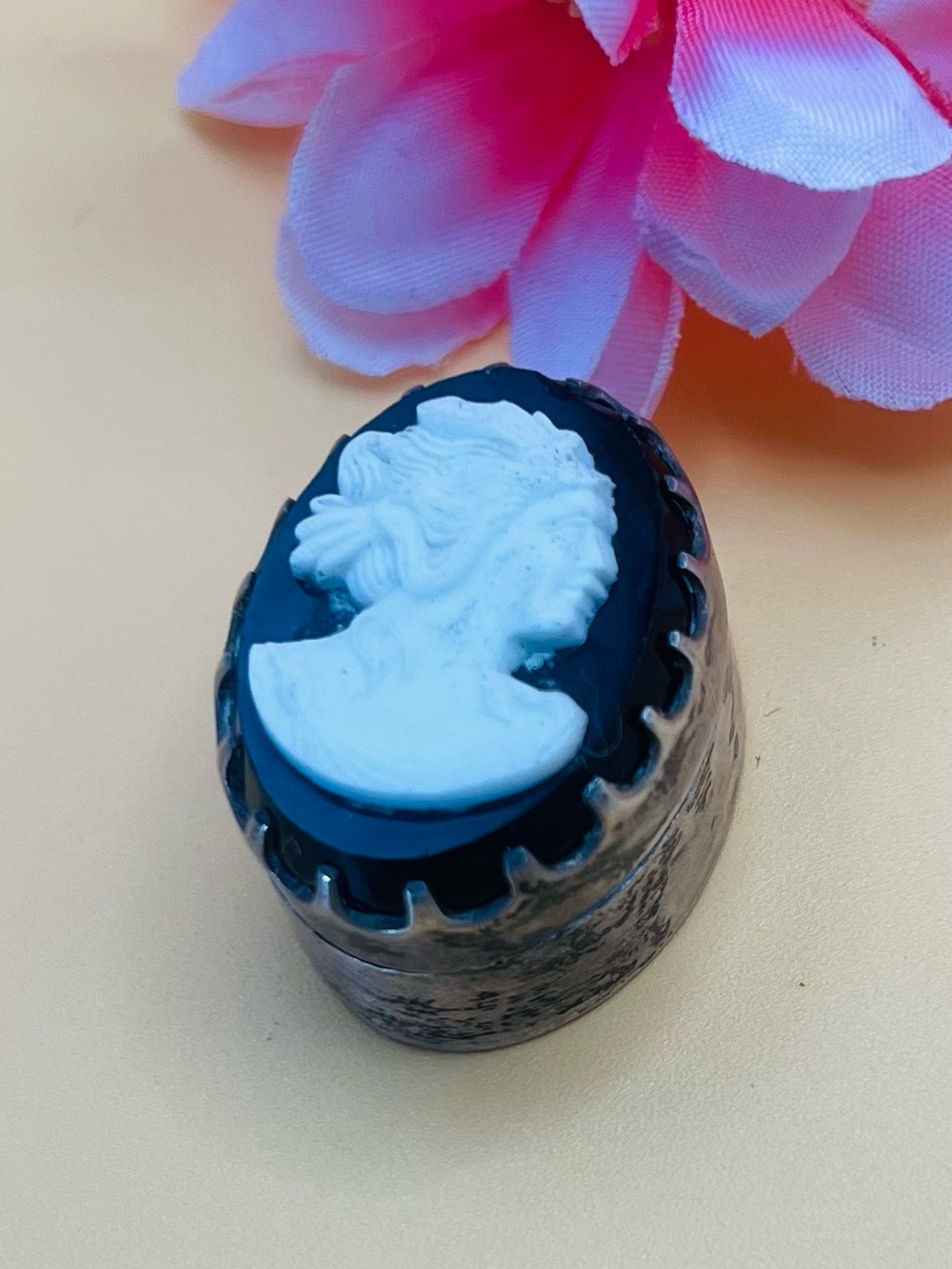 Elegant Black and White Cameo trinket box
